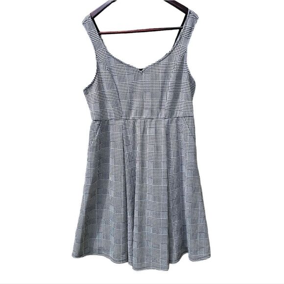 Torrid NWOT Houndstooth Scuba Skater Dress Black White Size 2X - Picture 3 of 9